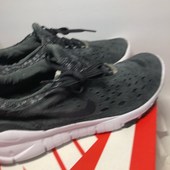 Mens Nike Free Run Trail US Size 9.5 Black/white new with box CW5814-001] - Picture 13 of 13